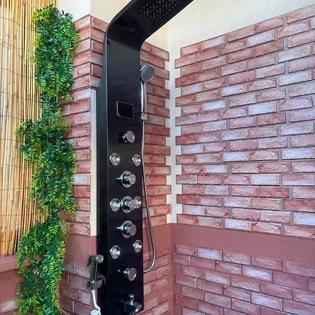 House Garden Daire Roma